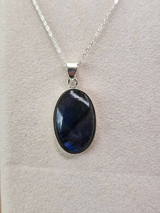 Labradorite Pendant & Chain - Pendant = 5.69g