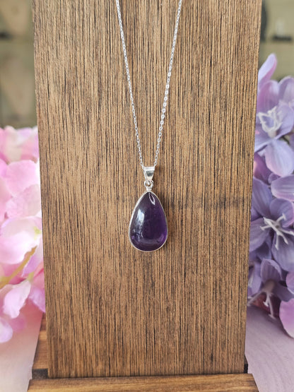 Amethyst Sterling Silver Pendant & Chain - Pendant = 7.11g