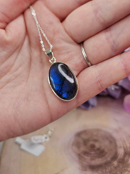 Labradorite Pendant & Chain - Pendant = 5.69g