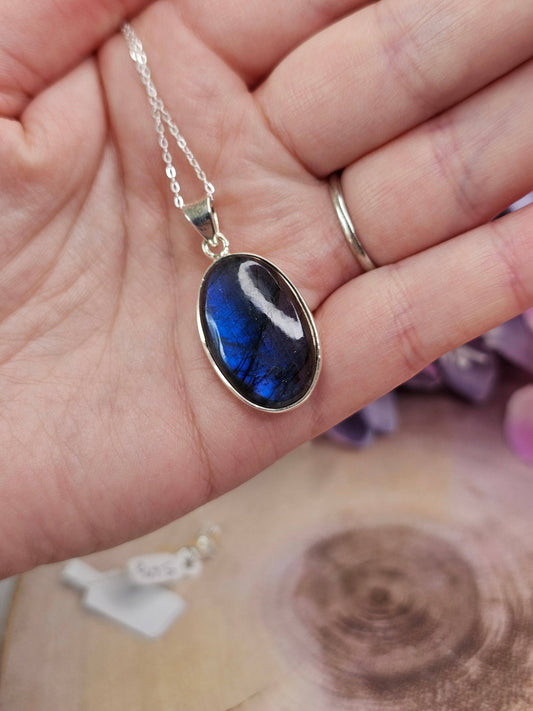 Labradorite Pendant & Chain - Pendant = 5.69g