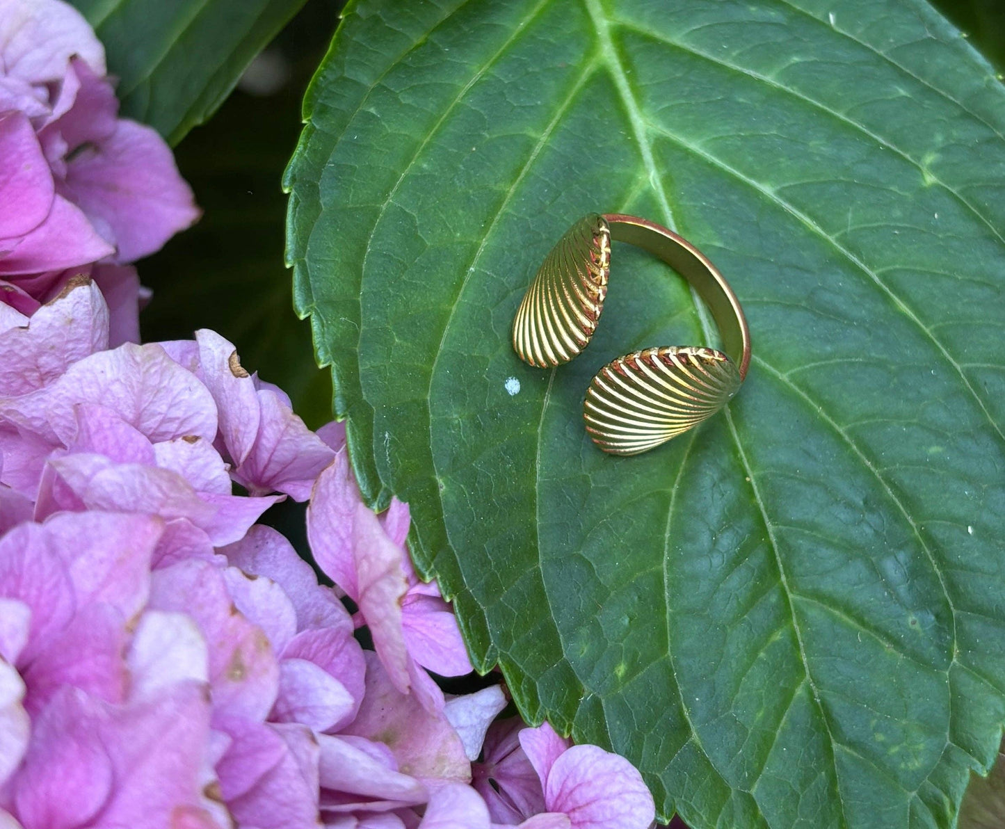 18ct Gold Plated Adjustable Shell Ring 