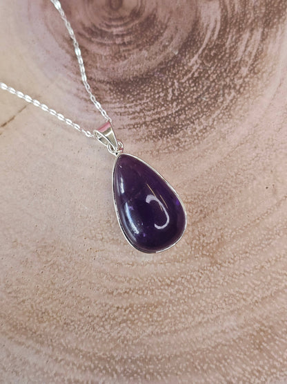 Amethyst Sterling Silver Pendant & Chain - Pendant = 7.11g