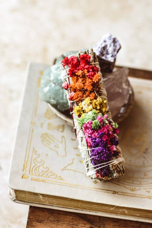 White Sage & 7 Chakra petals - Smudge Stick: O/S