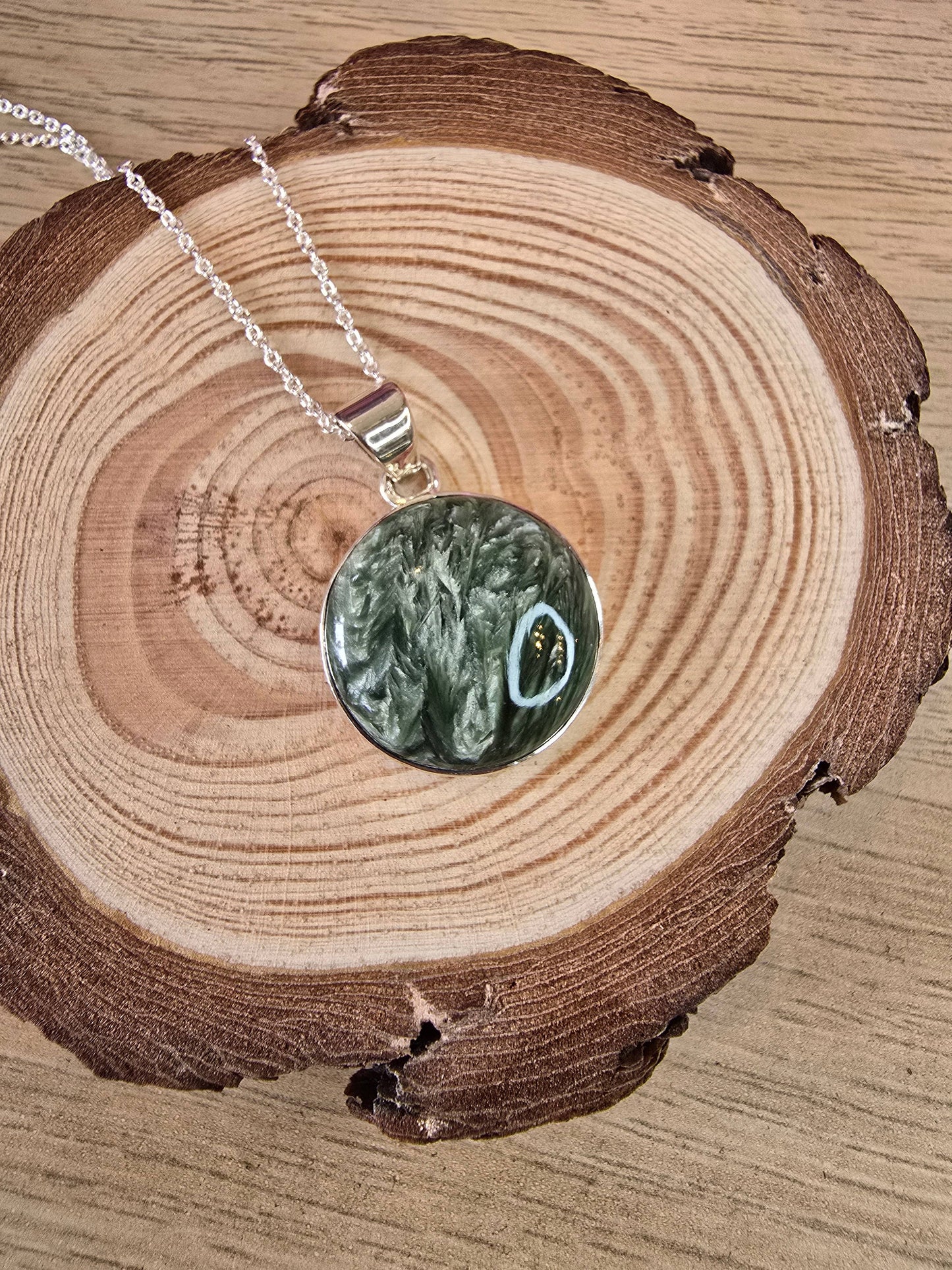 Serephenite Sterilng Silver Pendant and Chain - 4.0g