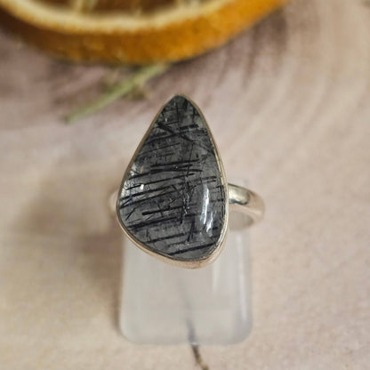 Black Tourmaline in Quartz Sterling Silver Ring - 4.68g